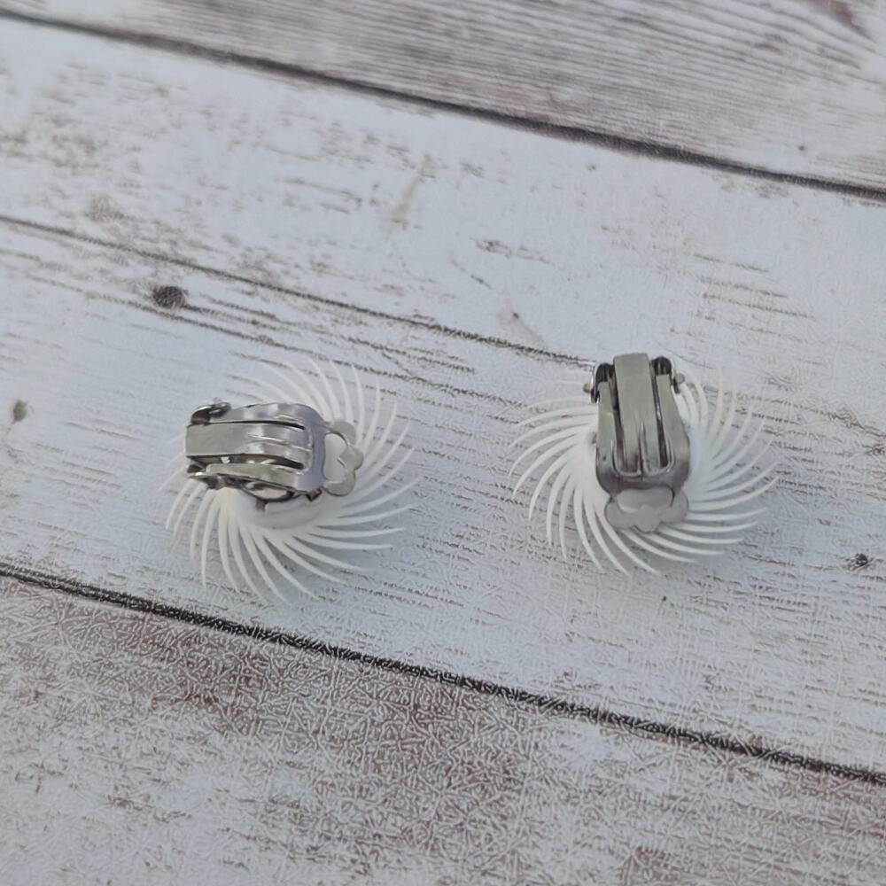 Vintage Clip On Earrings Off White Unusual Retro 1950's Large Statement - Picture 5 of 6
